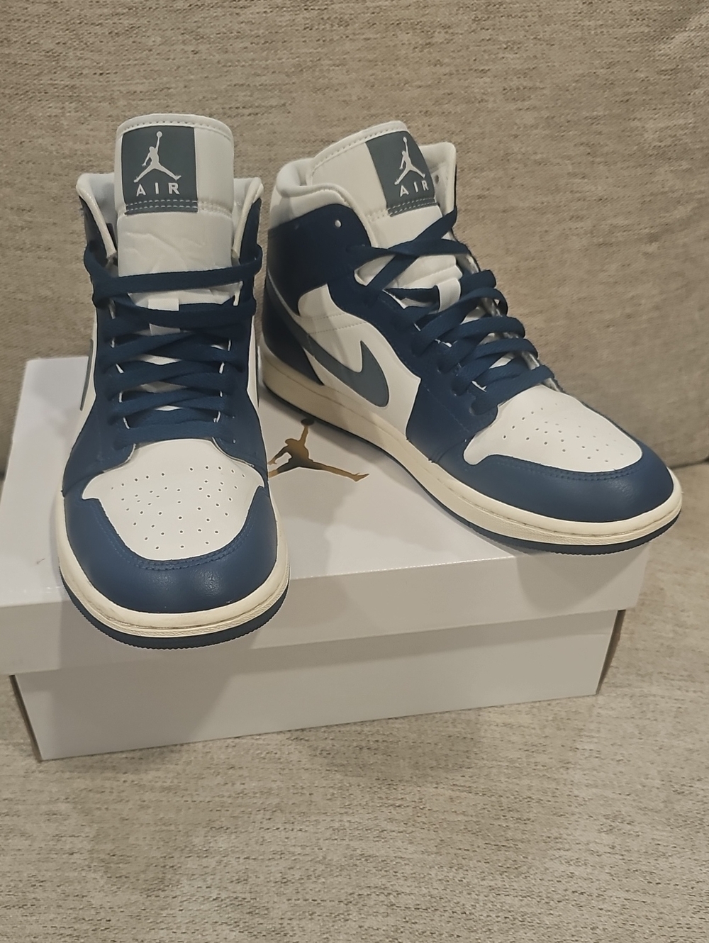 Air Jordan 1 Womens Mid-Top Sneakers in White, Blue, Navy And Grey Sz 9.5 In Box